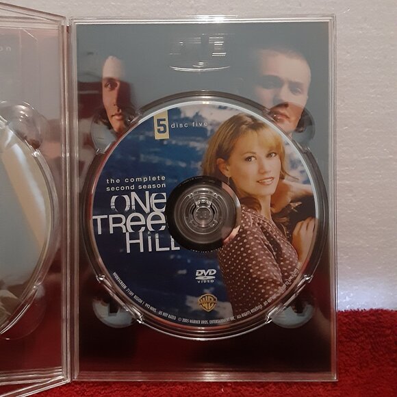 One Tree Hill – Season 2 – (DVD) - Picture 10 of 11